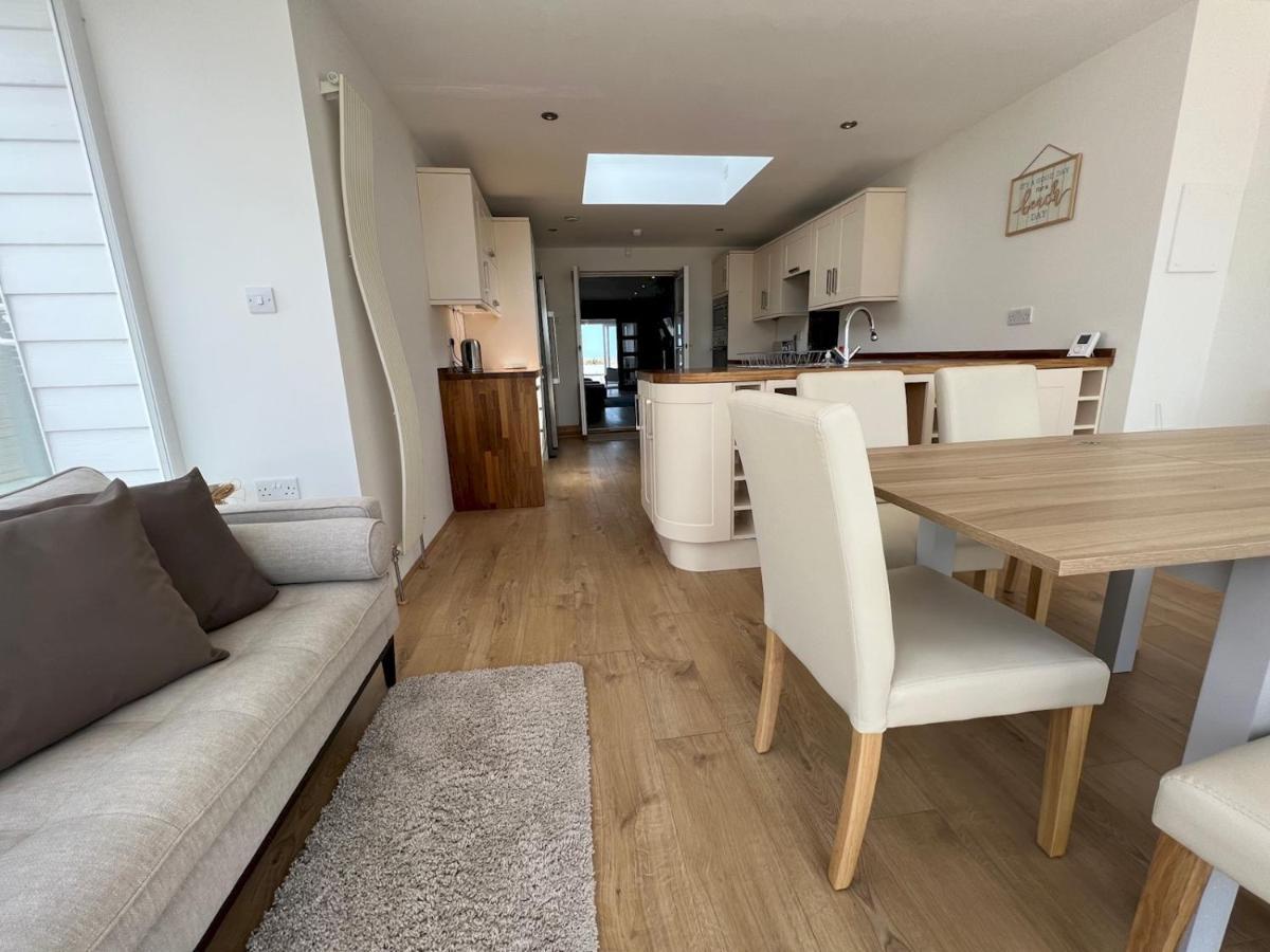 Pass The Keys Fabulous Beach Front Holiday Location Lydd Extérieur photo