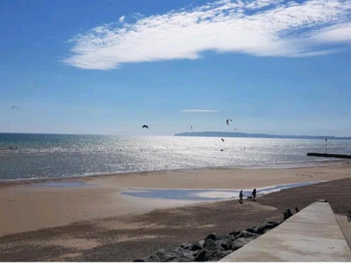 Pass The Keys Fabulous Beach Front Holiday Location Lydd Extérieur photo