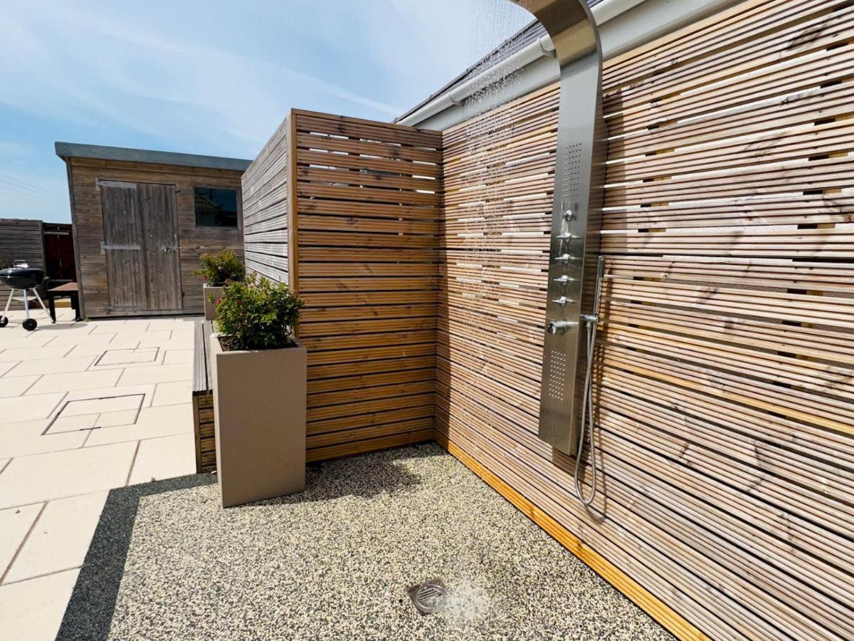 Pass The Keys Fabulous Beach Front Holiday Location Lydd Extérieur photo