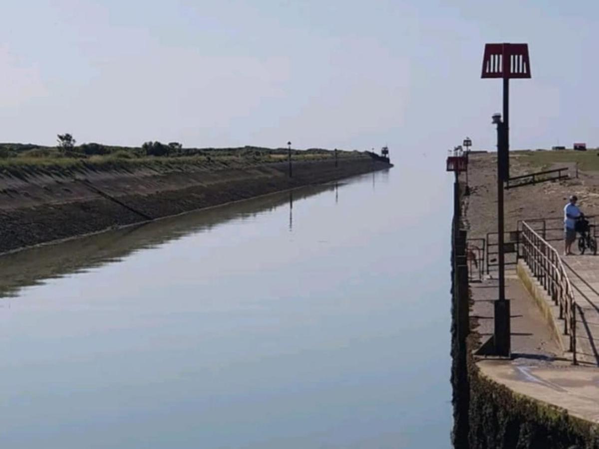 Pass The Keys Fabulous Beach Front Holiday Location Lydd Extérieur photo
