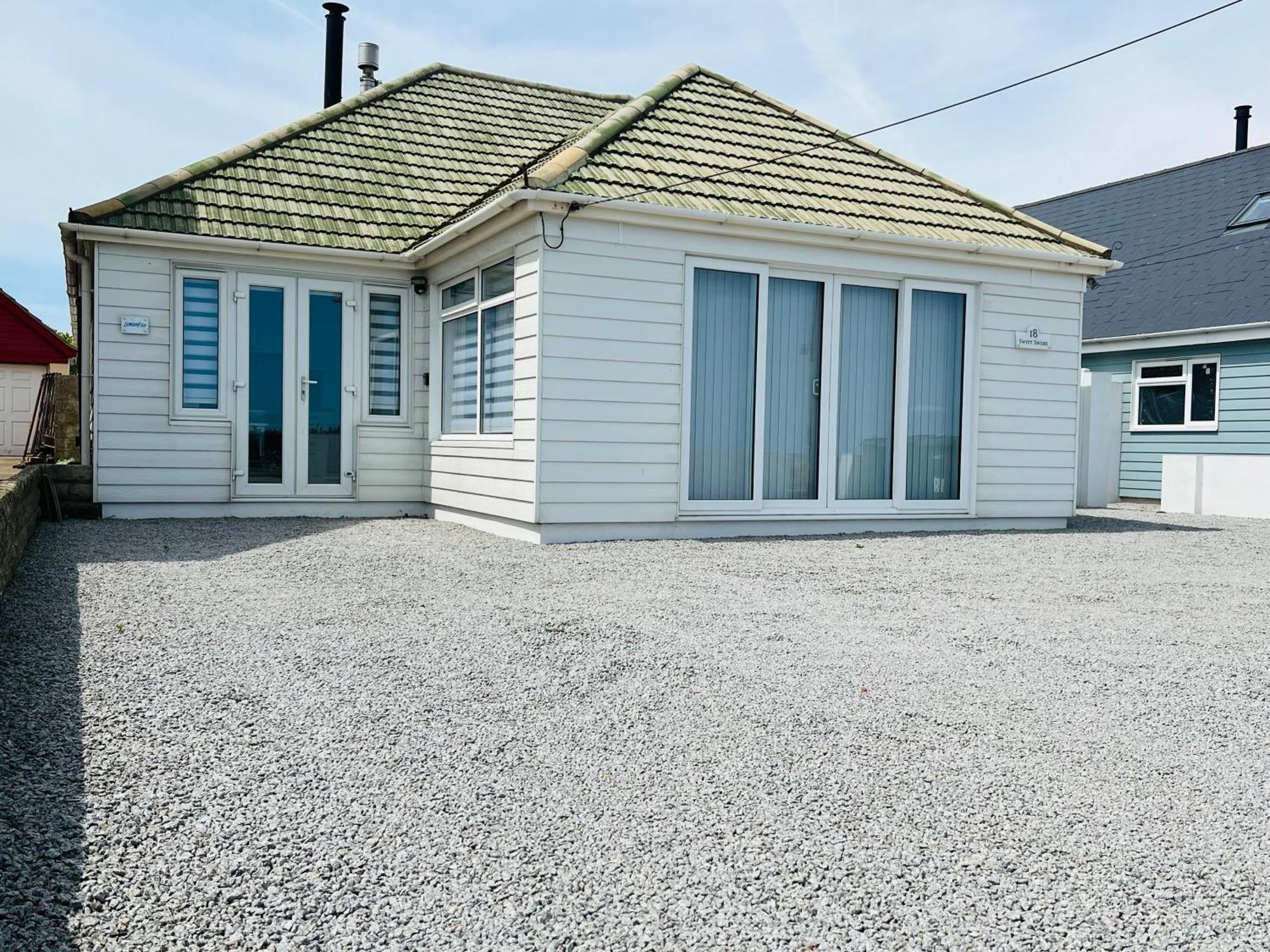 Pass The Keys Fabulous Beach Front Holiday Location Lydd Extérieur photo